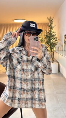 ⁦חולצת משבצות פולי⁩ – תמונה ⁦4⁩