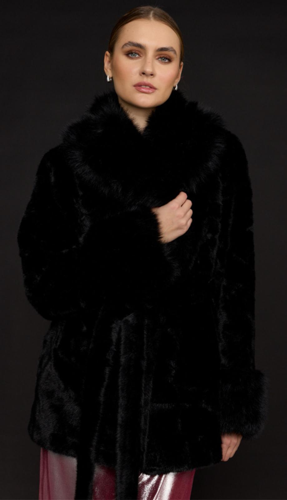 WhatsApp Image 2025-12-16 at 11.17.58 (1) מעיל חלוק פרווה ארוך חגור – תמונה 1